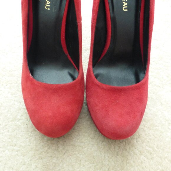 LE CHATEAU Red faux suede almond toe platform pumps - NWOT - Picture 9 of 10